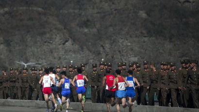 전쟁위협 속에 열린 북한 만경대상 마라톤대회