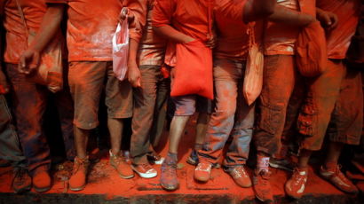 [사진] 빨간축제, 네팔 신두르 자트라 축제
