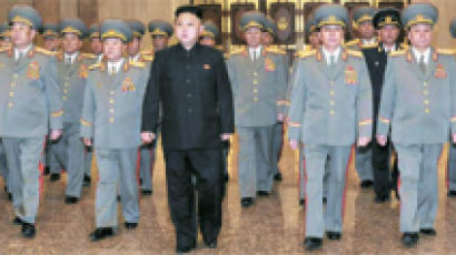 [사진] 김정은, 김일성 시신 참배 … 북한 도발 위협 주역들 총출동