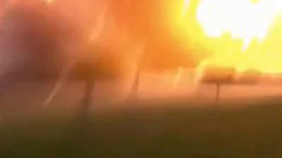 텍사스 폭발 현장 영상 공개 "귀는 아직 들려요. 얼른 빠져나가요"