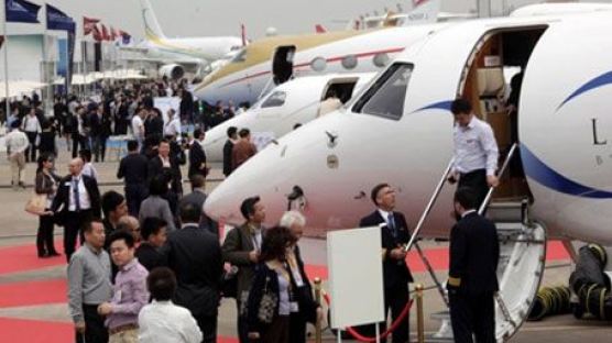 아시아 최대 상무항공전 개막…30대 비즈니스 제트기 등장