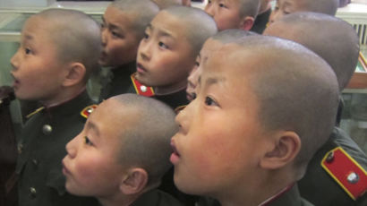 [사진] 북한 '귀족학교' 입교한 학생들 모습보니…