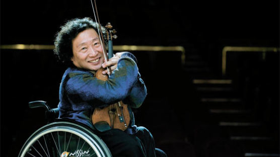 휠체어 바이올린 40년 … "베토벤 연주 땐 장애도 잊어요"