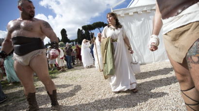[사진] 로마탄생 기념 고대로마 복장입고 퍼레이드