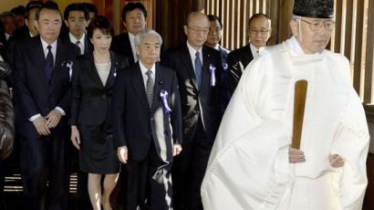 日 국회의원 168명, 야스쿠니 신사 참배…아베 총리는 공물로 대신