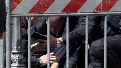 [사진] 이탈리아 총리집무실 밖에서 총격사건 발생