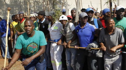 [사진] 남아공 백금광산 광부 파업시위