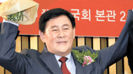 진땀승 최경환 "당·청 소통" … 역전승 전병헌 "정부 견제"