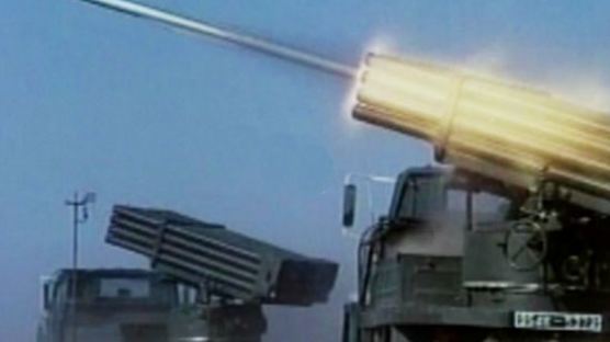 북한이 쏜 발사체 300mm 신형 방사포? '대전까지 타격'