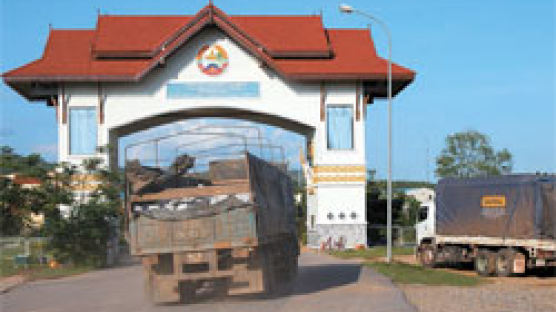 라오스 국경 식당선 베트남·태국 화폐도 통용
