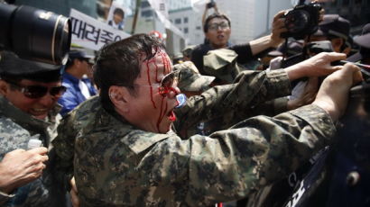 [사진] 망언발언 사과하라, 일본 극우정치인 규탄 시위