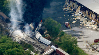 [사진] 미 볼티모어서 화물열차 폭발 