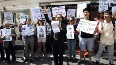 [사진] 주한 라오스 대사관 앞 탈북자 북송 항의집회
