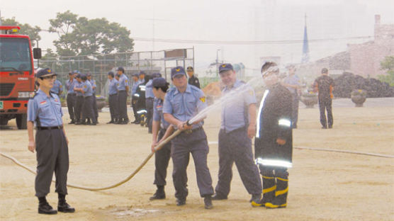 화재 진압은 우리 손으로 … 낮에 일하고 새벽에 실전 방불 훈련