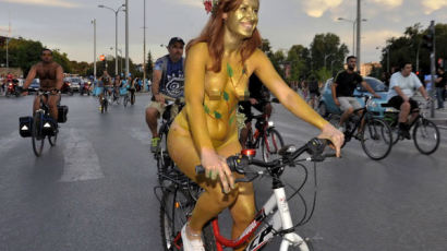 [사진] 환경보호 위한 누드자전거타기 