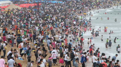[사진] 모래축제 열리는 해운대 '70만 인파 몰려'