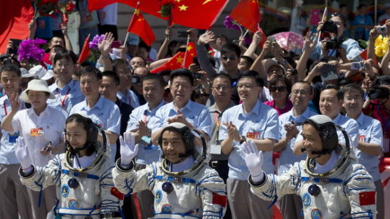 [사진] 우주로 나가는 중국 우주인
