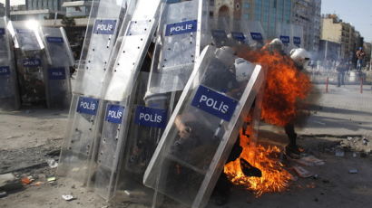 [사진] 날로 격화되는 터키 반정부시위