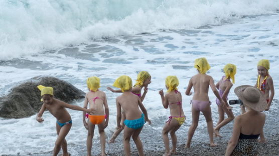 [사진] 비가 와도 즐거운 해수욕장 어린이들