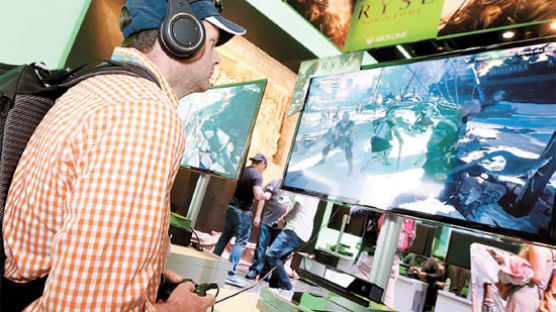 북미 최대 게임 전시회 'E3' 에서 MS 엑스박스원 - 소니 PS4 해보니