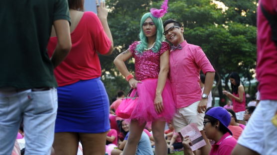 [사진] 우린 분홍빛이 좋은 동성애자입니다
