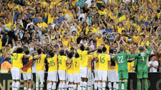 3-0 … 브라질 압박에 스페인 패스 축구 질식했다