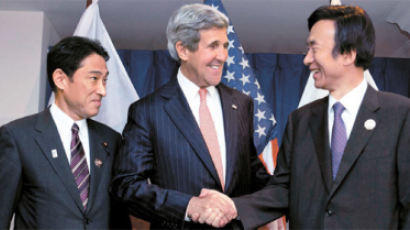 [사진] 한·미·일 외교장관 북핵 공조 협의