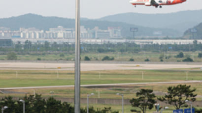 인천공항에 초대형 국기 게양대가 세워진 이유는?