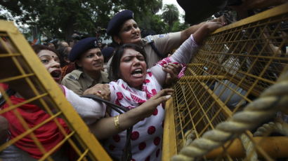 [사진] 인도 야당 물가인상 항의시위