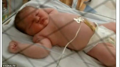 6.2kg 슈퍼 베이비, 태어난 지 6개월 된 아이와 맞먹는 체중