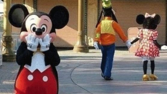 디즈니랜드의 비극 "아니, 미니마우스 네가 어떻게…"