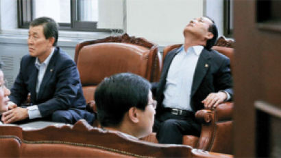 [사진] 피곤한 대화록 열람위원들