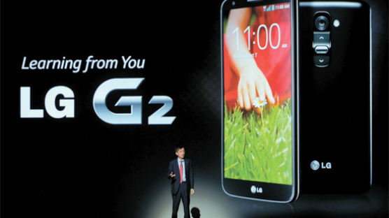 LG 'G2' 공개 … 불붙은 최고급폰 전쟁