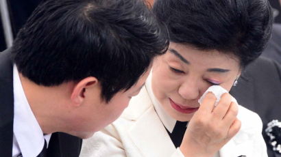 [사진] 故 육영수 여사 39주기 추도식, '그리운 어머니'
