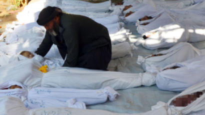 "시리아 정부군, 화학무기 로켓 공격 … 1300명 이상 사망"
