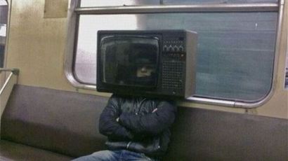 TV 나오고 싶은 남자, "지하철 생중계 중" 꿈은 이뤄진다?