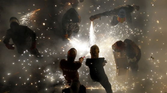 [사진] 스페인 코르다 축제의 불꽃놀이