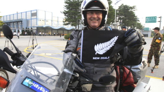 [사진] 오토바이 타고 남으로 온 뉴질랜드인 5인