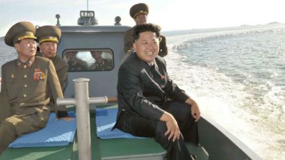 [사진] 김정은 북한 국방위원회 제1위원장 서해전방 장재도 무도 방문