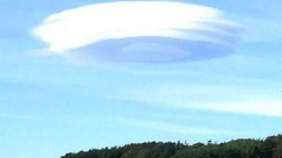 희귀 UFO 구름 포착 "진짜 구름 맞아? 실제로 보고 싶어"
