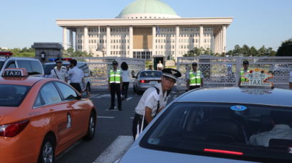 [사진] 국회, '이석기 체포안' 긴장 최고조…철통경비