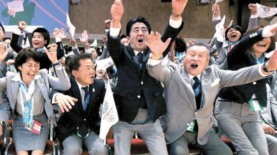아베, 외조부 이어 올림픽 날개 … 강한 일본 꿈 탄력