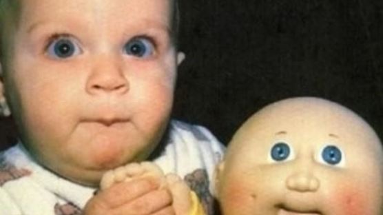 도플갱어 아기와 인형, 이게 진짜 사람과 인형이란 말야? 