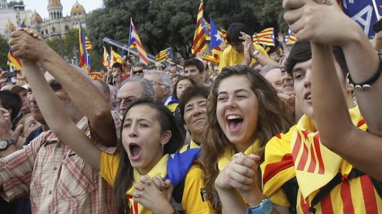 [사진] 스페인 카탈루냐 분리독립 요구 '인간사슬'잇기
