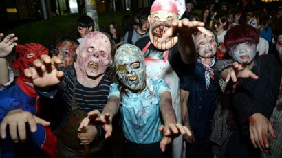 [사진] 인사동 거리 행진하는 좀비들
