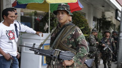 [사진] 반군과 교전중인 필리핀 정부군 시내순찰