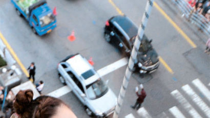 [사진] 김자인, 높이 84m 롯데백화점 외벽 타기 