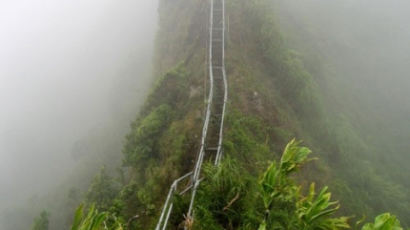 하와이 천국의 계단, 850m 봉우리로 이어지는 계단이 진정…