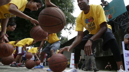 [사진] 전NBA 농구선수 론 하퍼 필리핀에서 농구교실 참가