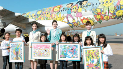 [사진] 어린이 그림 입힌 '‘예쁜 비행기' 떴다 